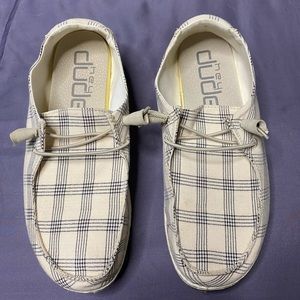 Women’s Size 7 Hey Dudes